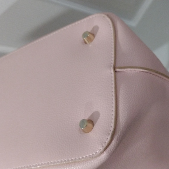 Samantha Thavasa Deluxe Blush Pink Leather Shoulder Bag – Elegant & Like New - Picture 10 of 13